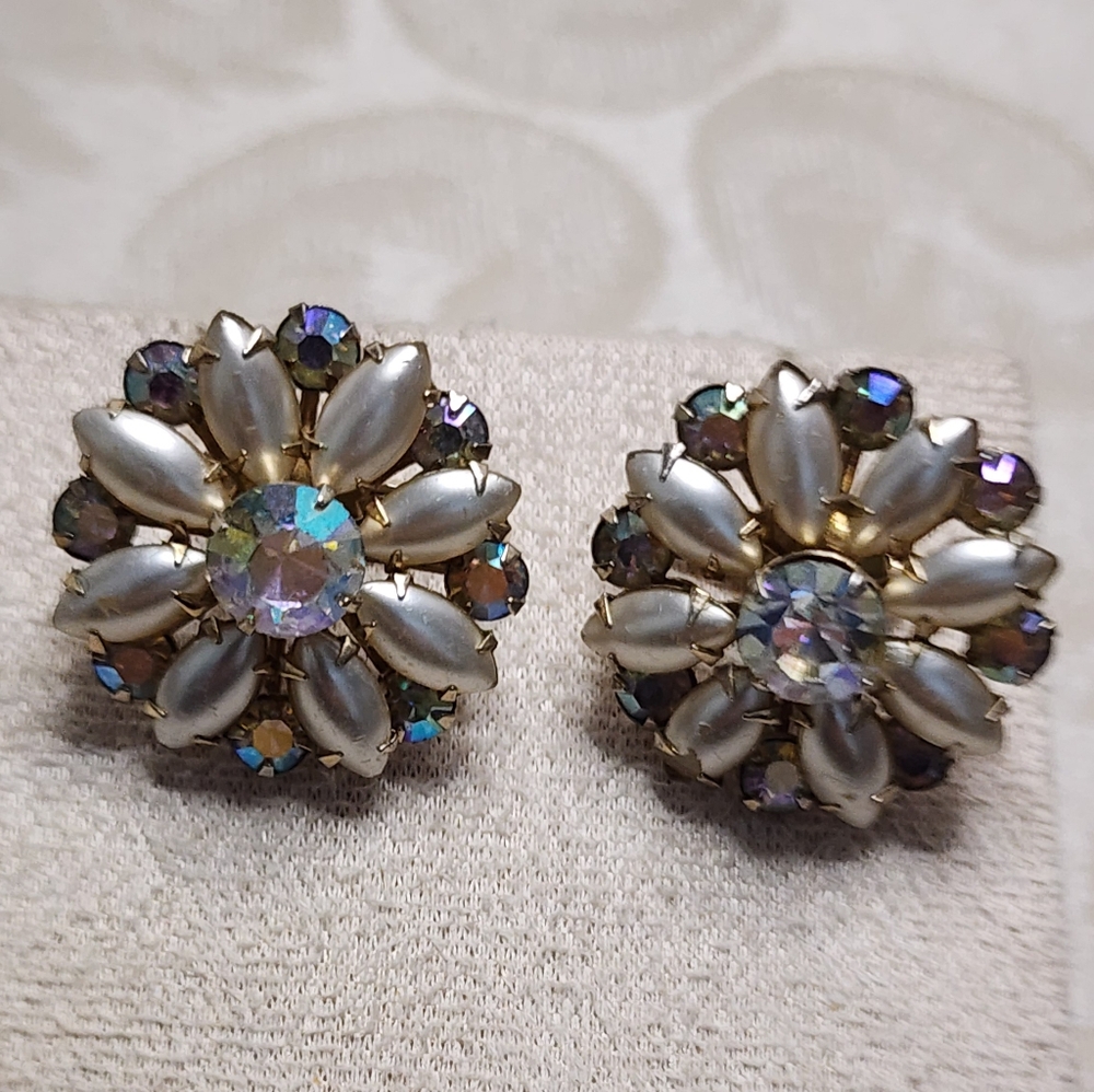 CORO MID-CENTURY SUNBURST REG. NUMBER CLUSTER EARRINGS MADE IN ENGLAND - Picture 5 of 16